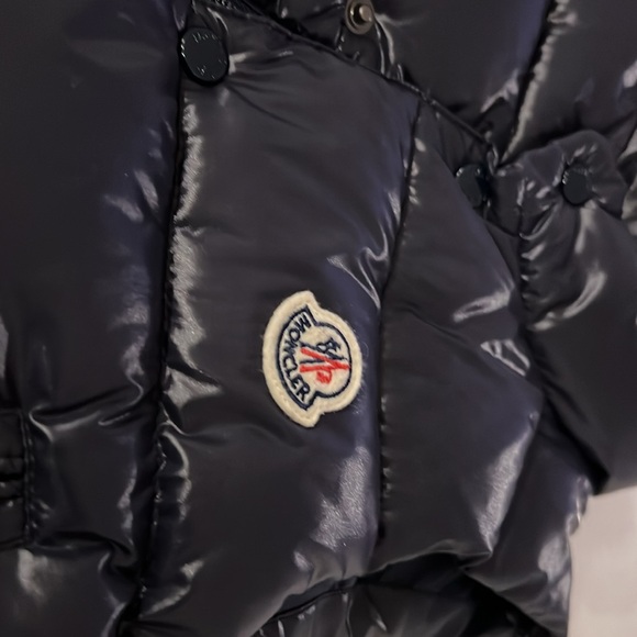 Moncler Navy Vest.  Fits from 1 yr to 5 yr old toddler.  Perfect new condition - Picture 7 of 8